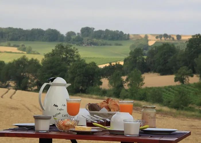 D'hotes Le Val De La Garenne Bed & Breakfast Senouillac