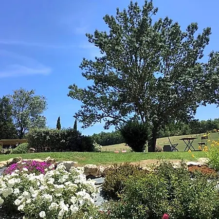 D'hotes Le Val De La Garenne Oda ve Kahvaltı Senouillac