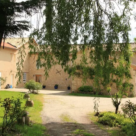 D'hotes Le Val De La Garenne Bed & Breakfast